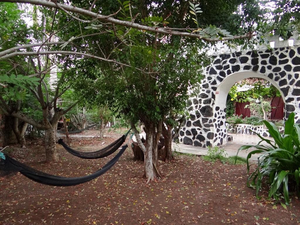 Castillo Galapagos Hotel Puerto Ayora  Exterior photo